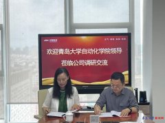 向学院带领教员一行引见企业成长过程